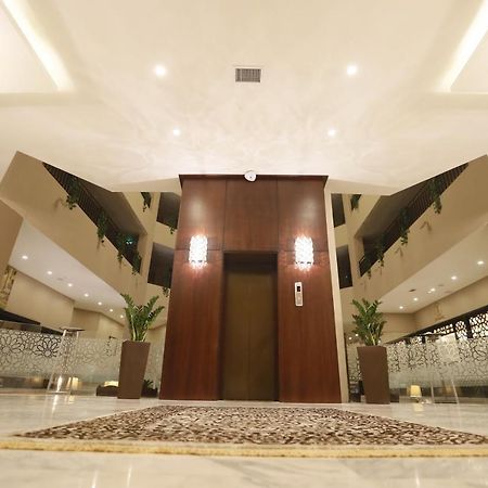 The Signature Hotel Аман Екстериор снимка