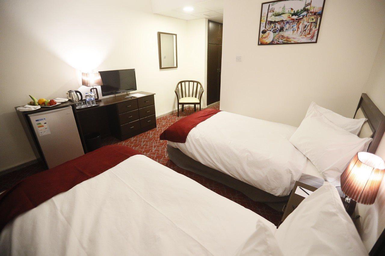 The Signature Hotel Аман Екстериор снимка