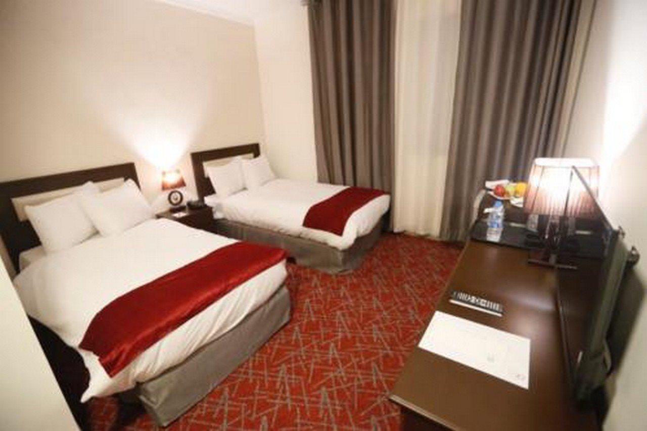 The Signature Hotel Аман Екстериор снимка