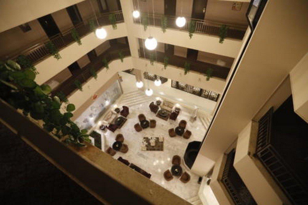 The Signature Hotel Аман Екстериор снимка