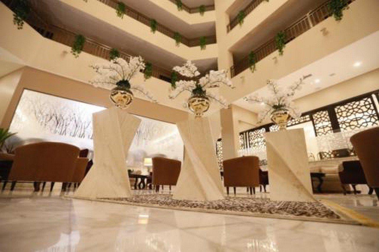 The Signature Hotel Аман Екстериор снимка
