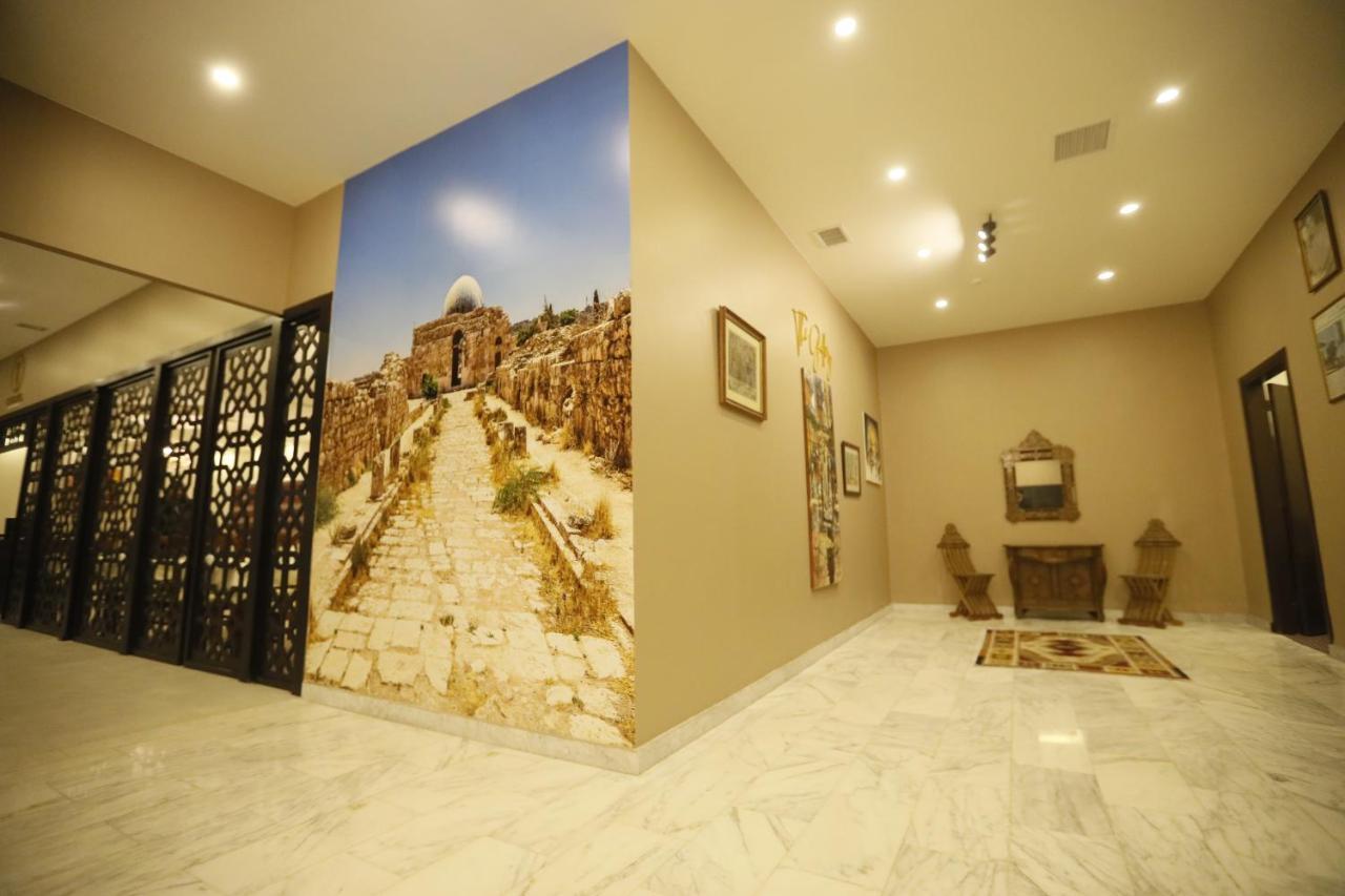 The Signature Hotel Аман Екстериор снимка