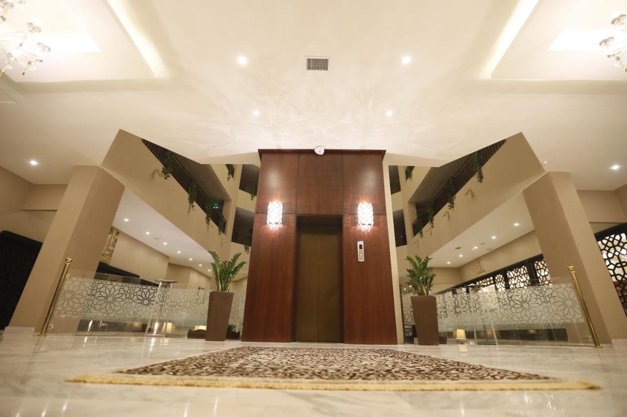 The Signature Hotel Аман Екстериор снимка