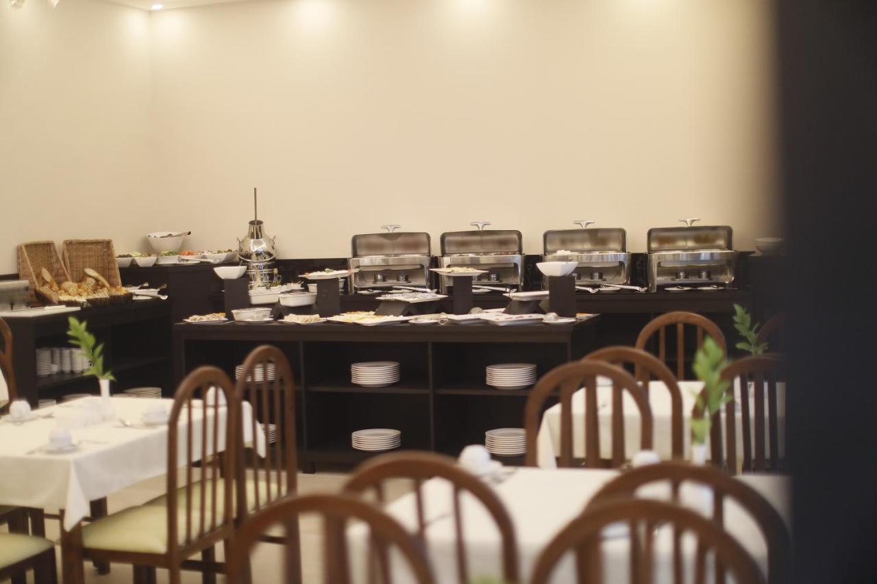 The Signature Hotel Аман Екстериор снимка