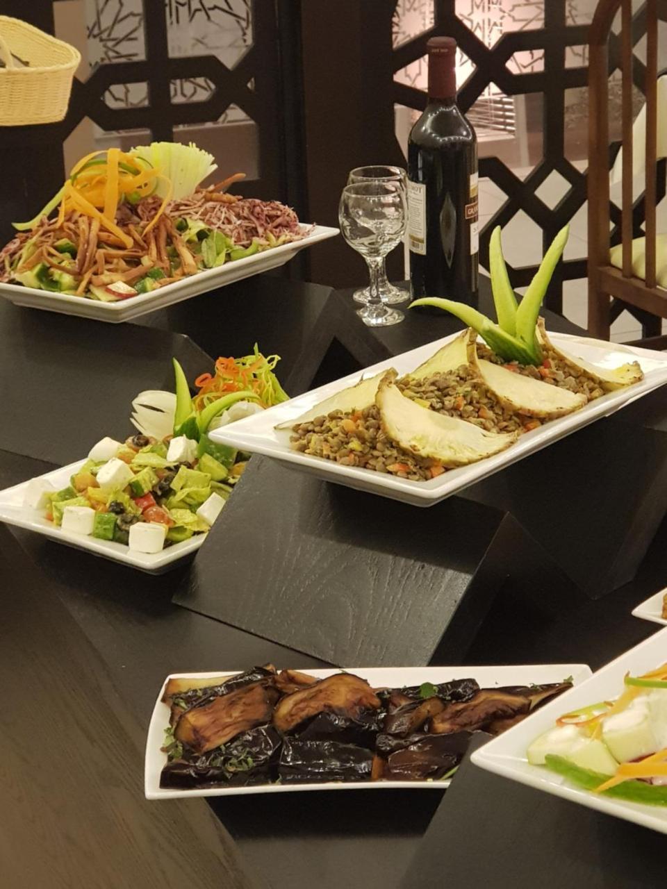 The Signature Hotel Аман Екстериор снимка